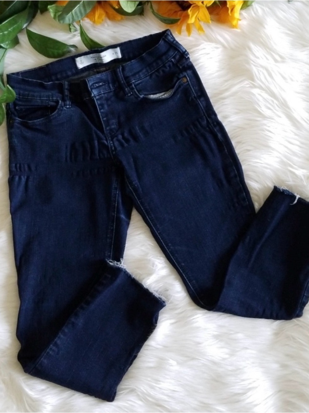 Abercrombie & Fitch Dark Blue Ankle Jeans Size 25